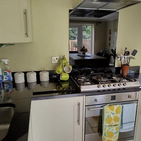 3 Bedroom Cottage In Sunninghill, Ascot Екстериор снимка