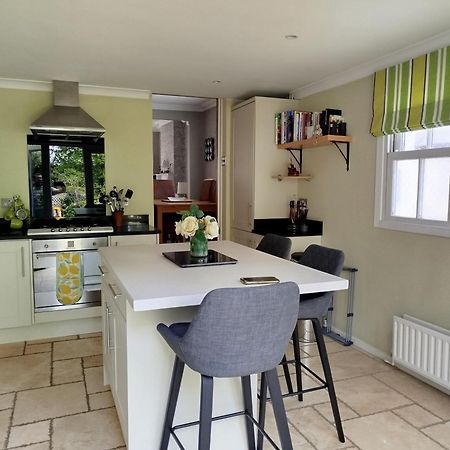 3 Bedroom Cottage In Sunninghill, Ascot Екстериор снимка