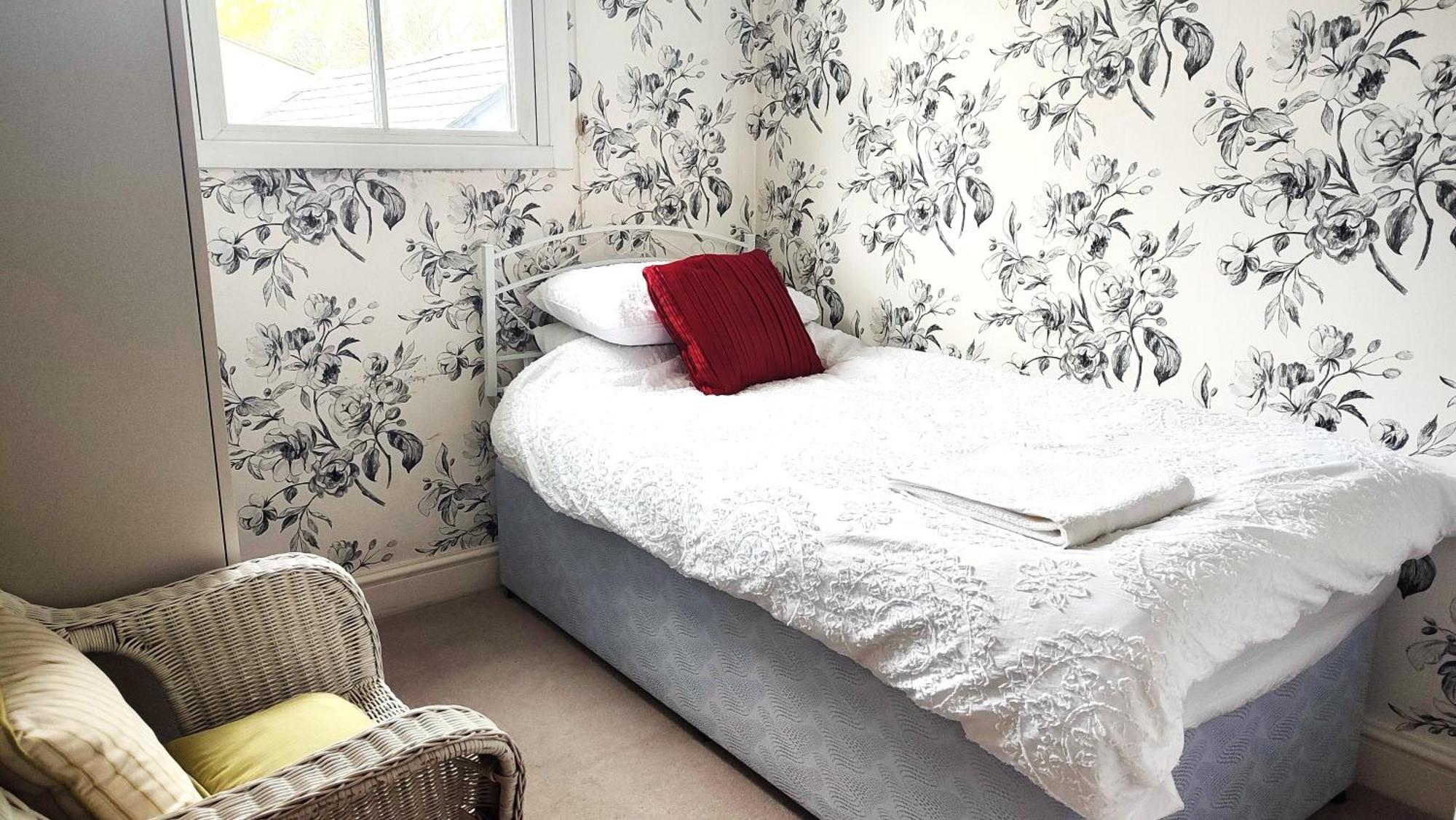 3 Bedroom Cottage In Sunninghill, Ascot Екстериор снимка